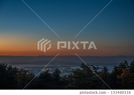 Mount Daisen and the beautiful starry sky in Tottori Prefecture, Japan 133480316