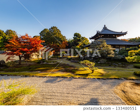 Kyoto temples bathed in autumn colors 133480551