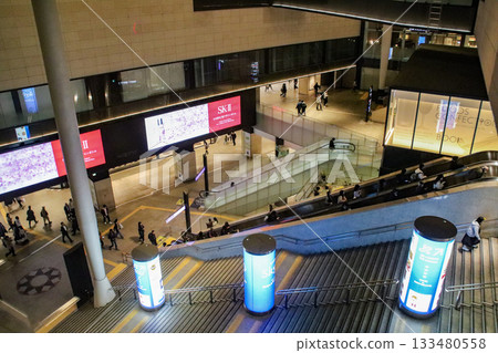 Escalator at the elevated crossing near Namba Station / Namba 1-chome, Chuo-ku, Osaka City, Osaka Prefecture 133480558