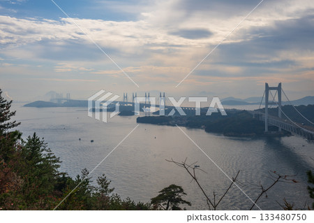日本瀨戶大橋美麗的秋景 133480750