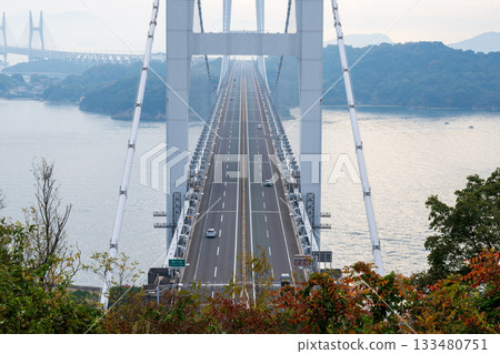 日本瀨戶大橋美麗的秋景 133480751