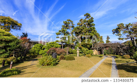 秋日里,吉田茂故居的景色盡收眼底。 秋日里,吉田茂故居的景色盡收眼底。 133480875
