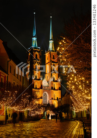 Illuminated Wroclaw Cathedral with Christmas lights at night 133481246