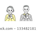 一組插圖，描繪了一群面帶微笑的老年男女看著智慧型手機。 133482181