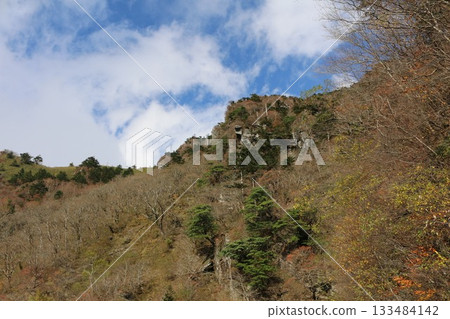 Ishizuchi山系統在秋天 Ishizuchi山系統在秋天 133484142