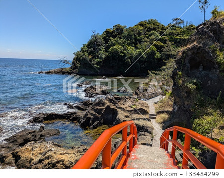 The view from Motonosumi Shrine 133484299
