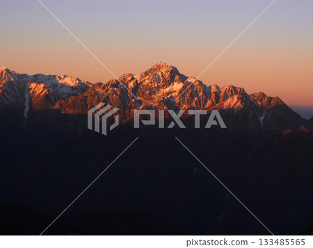 劍山沐浴在晨曦之中 劍山沐浴在晨曦之中 133485565