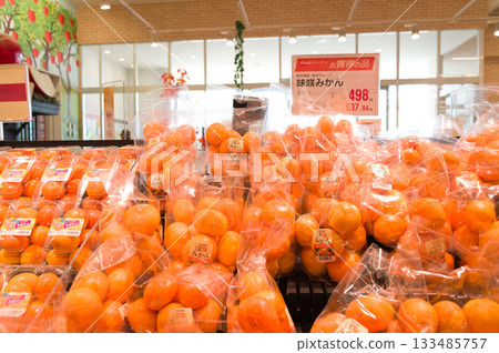 November: Sweet mandarin oranges, a taste of autumn 133485757