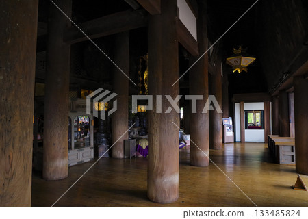 The majestic scenery of the main hall (inner sanctuary) of Kiyomizu-dera Temple 133485824