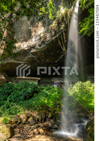 Tanashita Fudo Falls (Otaki), Gunma Prefecture: A refreshing waterfall flowing down the rock face in summer Tanashita Fudo Falls (Otaki), Gunma Prefecture: A refreshing waterfall flowing down the rock face in summer 133487004