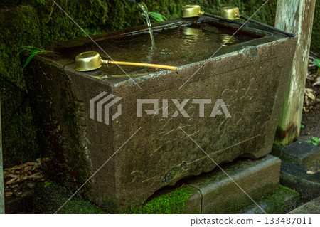 A Japanese-style scene of moss-covered stones and a ladle at the water basin at Tanashitofudo Falls in Gunma Prefecture A Japanese-style scene of moss-covered stones and a ladle at the water basin at Tanashitofudo Falls in Gunma Prefecture 133487011