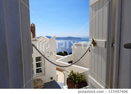 門後的藍白世界，菲羅斯特法尼，聖托里尼，希臘 133487406