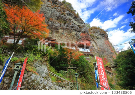 [Ehime Prefecture] Iwaya-ji Temple on a clear day and autumn leaves 133488806