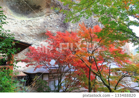 [Ehime Prefecture] Iwaya-ji Temple on a clear day and autumn leaves 133488820