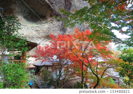 [Ehime Prefecture] Iwaya-ji Temple on a clear day and autumn leaves 133488821