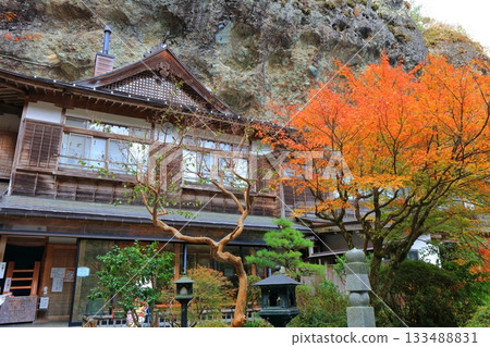 [Ehime Prefecture] Iwaya-ji Temple on a clear day and autumn leaves 133488831