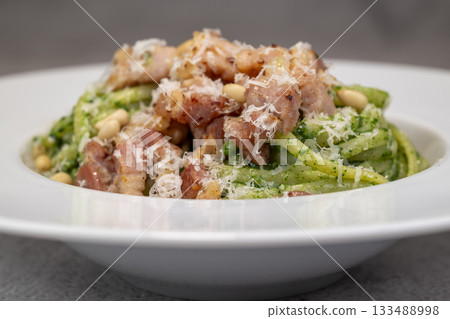Recipe for linguine pasta with spinach pesto, smoked bacon, and Parmesan cheese 133488998