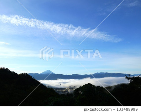 Mountains floating in the sea of clouds Mountains floating in the sea of clouds 133489999