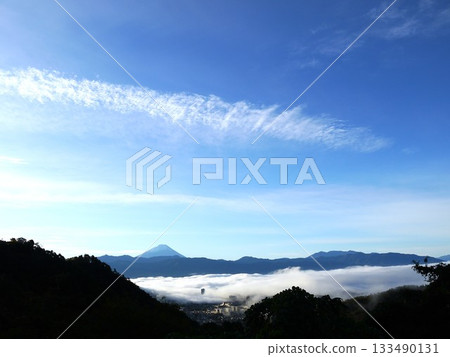Mountains floating in the sea of clouds 133490131