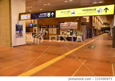 從JR北海道富良野線旭川站看到的車站間區域景色(2023年夏季清晨) 從JR北海道富良野線旭川站看到的車站間區域景色(2023年夏季清晨) 133490973
