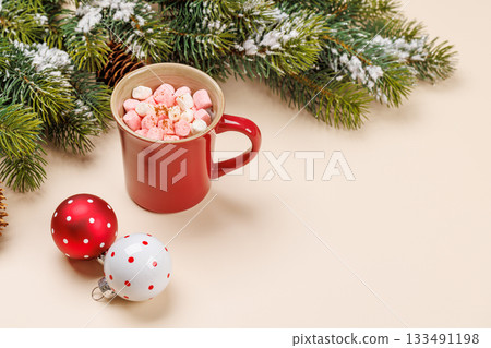 Cup with marshmallows, snowy fir branches 133491198