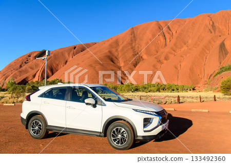 澳洲艾爾斯岩的壯麗景色 澳洲艾爾斯岩的壯麗景色 133492360