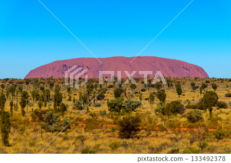 澳洲艾爾斯岩的壯麗景色 澳洲艾爾斯岩的壯麗景色 133492378