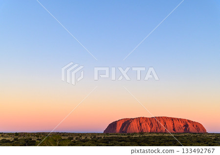 A stunning sunset view of Ayers Rock 133492767