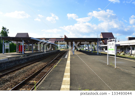 JR北海道富良野線鹿內站至富良野站之間的風景(2023年夏季清晨) JR北海道富良野線鹿內站至富良野站之間的風景(2023年夏季清晨) 133493044