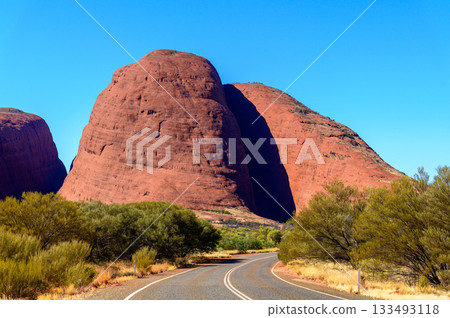 澳洲卡塔丘塔的壯麗景色 澳洲卡塔丘塔的壯麗景色 133493118