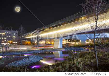 Floating bridge of Zaryadye park (at night with the super moon) on Moskvoretskaya Embankment of Moskva River in Moscow city, Russia. The park was inaugurated on 9 September 2017 133495197