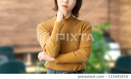 A woman thinking/businesswoman 133495859