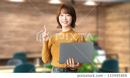 Woman with a laptop / business woman Woman with a laptop / business woman 133495869