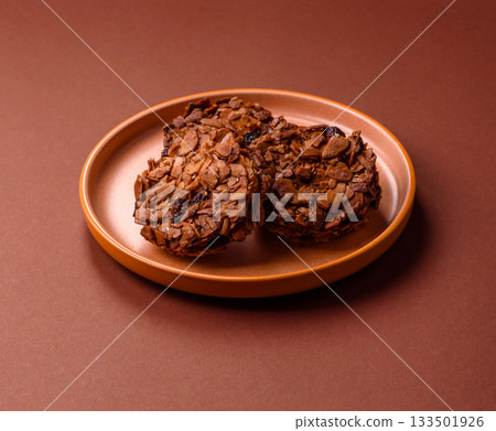 Chocolate chip cookies with caramelized nuts, a healthy sweet snack. Nut cookies 133501926