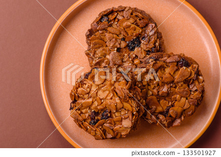 Chocolate chip cookies with caramelized nuts, a healthy sweet snack. Nut cookies 133501927