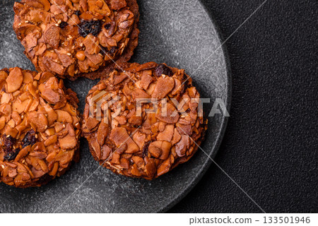 Chocolate chip cookies with caramelized nuts, a healthy sweet snack. Nut cookies 133501946