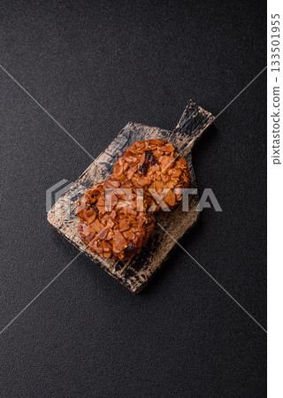 Chocolate chip cookies with caramelized nuts, a healthy sweet snack. Nut cookies 133501955