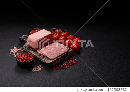 Spiced ham slices, canned meat for lunch sandwiches. Spiced ham as a food background 133502782