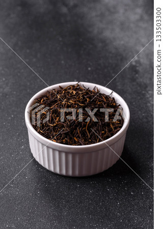 Golden black tea, dried leaves of a Chinese or Indian breakfast drink. Black tea dried leaves 133503300