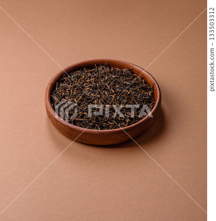 Golden black tea, dried leaves of a Chinese or Indian breakfast drink. Black tea dried leaves 133503312