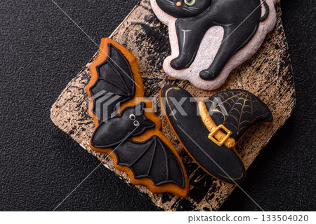 Halloween cookies, sweets, or gingerbread, a cat, a bat, and a hat. Halloween gingerbread Halloween cookies, sweets, or gingerbread, a cat, a bat, and a hat. Halloween gingerbread 133504020