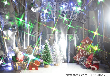 裝扮成聖誕老人的可愛聖誕物品 133506475