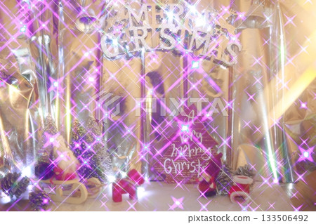 裝扮成聖誕老人的可愛聖誕物品 133506492