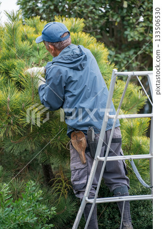 修剪 園丁 男人 133506530