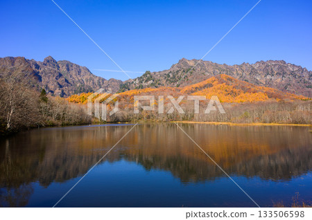 秋季的戶隱山脈,紅葉染紅了大地:西嶽和戶隱山 秋季的戶隱山脈,紅葉染紅了大地:西嶽和戶隱山 133506598