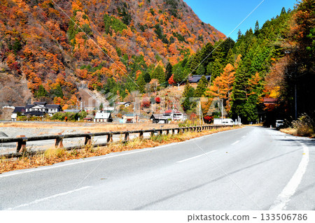 奈良田湖（山梨縣早川町）[2025年11月] 133506786