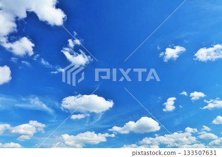 秋天天空和雲彩 133507631