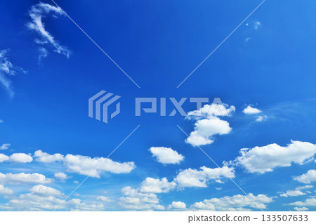 秋天天空和雲彩 133507633