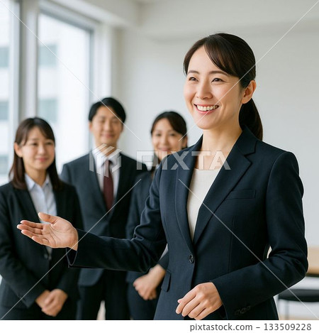 女性領導者帶領團隊 133509228