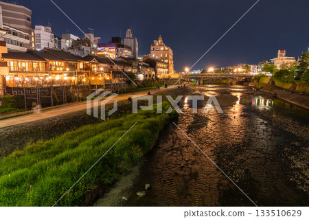 “京都府”鴨川夜景,京都街頭 “京都府”鴨川夜景,京都街頭 133510629